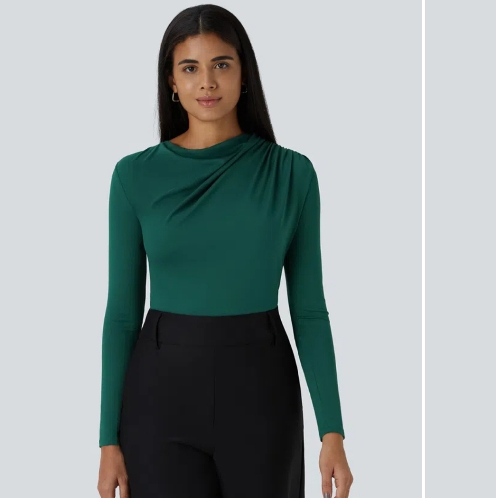 Halara ruched cowl neck long sleeved top size small in rain forest color